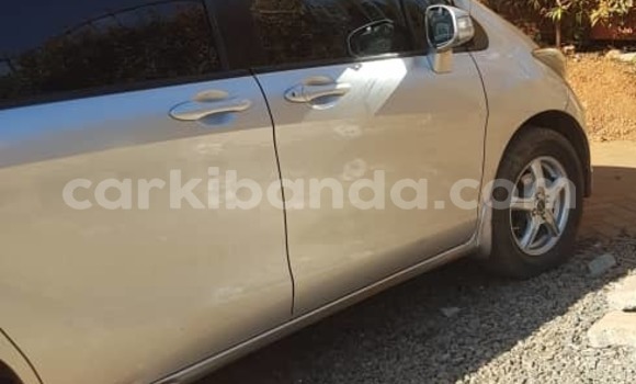 Gura Yakoze Honda Freed Silver Imodoka i Kampala mu Uganda Gura Yakoze Honda Freed Silver Imodoka i Kampala mu Uganda