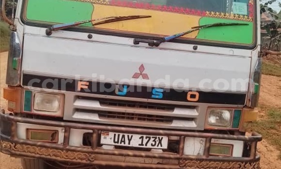 Gura Yakoze Mitsubishi Lancer Cargo White Imodoka i Kampala mu Uganda