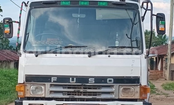 Gura Yakoze Mitsubishi Lancer Cargo White Imodoka i Kampala mu Uganda Gura Yakoze Mitsubishi Lancer Cargo White Imodoka i Kampala mu Uganda