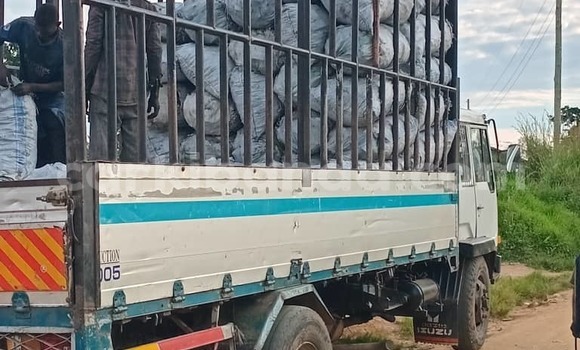 Gura Yakoze Mitsubishi Lancer Cargo White Imodoka i Kampala mu Uganda Gura Yakoze Mitsubishi Lancer Cargo White Imodoka i Kampala mu Uganda