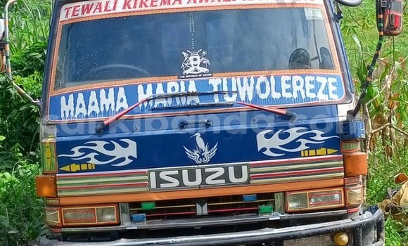 Gura Yakoze Mitsubishi Lancer Cargo White Imodoka i Kampala mu Uganda Gura Yakoze Mitsubishi Lancer Cargo White Imodoka i Kampala mu Uganda