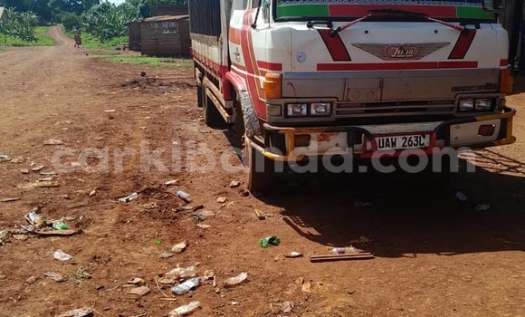 Gura Yakoze Mitsubishi Lancer Cargo White Imodoka i Kampala mu Uganda Gura Yakoze Mitsubishi Lancer Cargo White Imodoka i Kampala mu Uganda