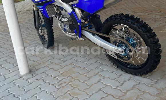 Gura Yakoze Yamaha YZ Blue Bike i Kampala mu Uganda