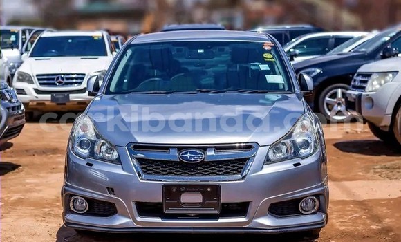 Nunua Ilio tumika Subaru Legacy Fedha Gari ndani ya Kampala nchini Uganda