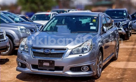 Nunua Ilio tumika Subaru Legacy Fedha Gari ndani ya Kampala nchini Uganda Nunua Ilio tumika Subaru Legacy Fedha Gari ndani ya Kampala nchini Uganda