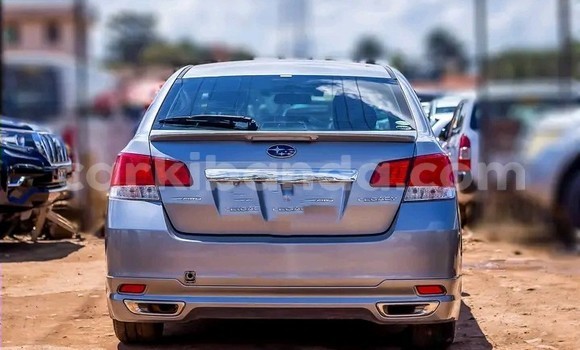 Nunua Ilio tumika Subaru Legacy Fedha Gari ndani ya Kampala nchini Uganda Nunua Ilio tumika Subaru Legacy Fedha Gari ndani ya Kampala nchini Uganda