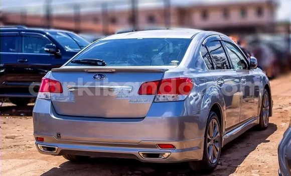 Nunua Ilio tumika Subaru Legacy Fedha Gari ndani ya Kampala nchini Uganda Nunua Ilio tumika Subaru Legacy Fedha Gari ndani ya Kampala nchini Uganda