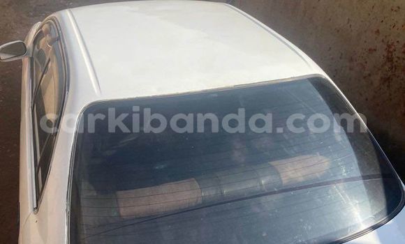 Nunua Ilio tumika Toyota Altezza Nyeupe Gari ndani ya Bugembe nchini Mashariki