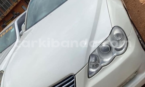 Acheter Occasion Voiture Toyota Mark X Blanc à Bugembe, Est
