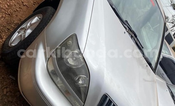 Nunua Ilio tumika Toyota Harrier Nyingine Gari ndani ya Bombo nchini Kati