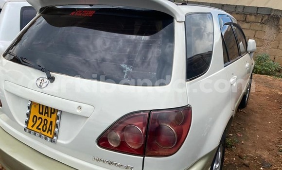 Buy Used Toyota Harrier White Car in Bombo in Central Buy Used Toyota Harrier White Car in Bombo in Central