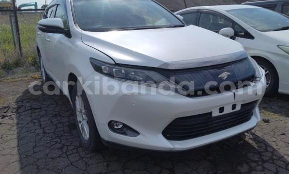 Nunua Imported Toyota Harrier Nyeupe Gari ndani ya Kampala nchini Uganda Nunua Imported Toyota Harrier Nyeupe Gari ndani ya Kampala nchini Uganda