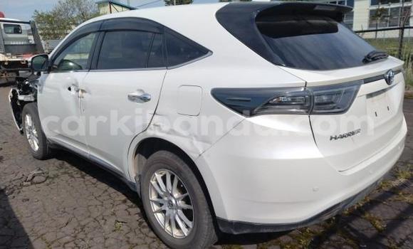 Nunua Imported Toyota Harrier Nyeupe Gari ndani ya Kampala nchini Uganda Nunua Imported Toyota Harrier Nyeupe Gari ndani ya Kampala nchini Uganda