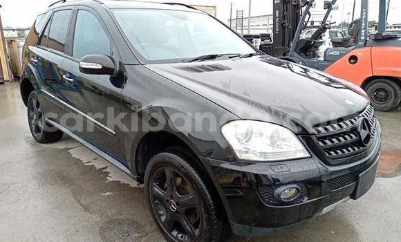 Nunua Imported Mercedes‒Benz ML–Class Nyeusi Gari ndani ya Kampala nchini Uganda Nunua Imported Mercedes‒Benz ML–Class Nyeusi Gari ndani ya Kampala nchini Uganda