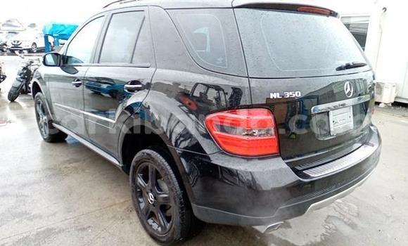 Nunua Imported Mercedes‒Benz ML–Class Nyeusi Gari ndani ya Kampala nchini Uganda Nunua Imported Mercedes‒Benz ML–Class Nyeusi Gari ndani ya Kampala nchini Uganda