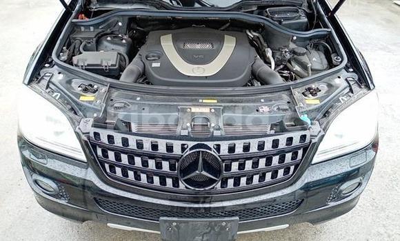 Nunua Imported Mercedes‒Benz ML–Class Nyeusi Gari ndani ya Kampala nchini Uganda Nunua Imported Mercedes‒Benz ML–Class Nyeusi Gari ndani ya Kampala nchini Uganda