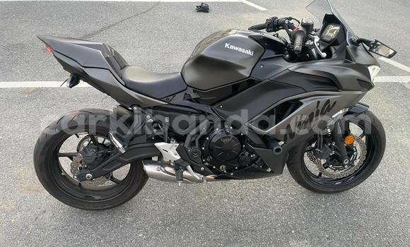 Nunua Ilio tumika Kawasaki Ninja Nyeusi Bike ndani ya Kampala nchini Uganda