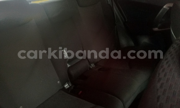 Gura Yakoze Toyota RAV4 White Imodoka i Kampala mu Uganda Gura Yakoze Toyota RAV4 White Imodoka i Kampala mu Uganda