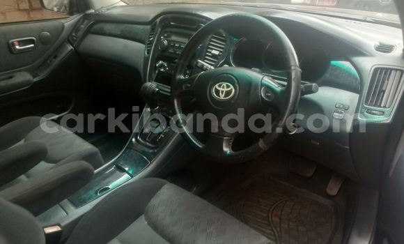 Gura Yakoze Toyota Kluger Silver Imodoka i Kampala mu Uganda Gura Yakoze Toyota Kluger Silver Imodoka i Kampala mu Uganda