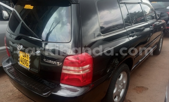 Gura Yakoze Toyota Kluger Silver Imodoka i Kampala mu Uganda Gura Yakoze Toyota Kluger Silver Imodoka i Kampala mu Uganda