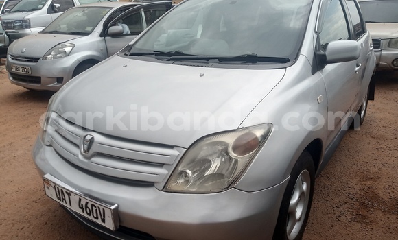 Gura Yakoze Toyota IST White Imodoka i Kampala mu Uganda Gura Yakoze Toyota IST White Imodoka i Kampala mu Uganda