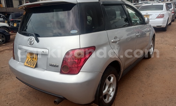 Gura Yakoze Toyota IST White Imodoka i Kampala mu Uganda Gura Yakoze Toyota IST White Imodoka i Kampala mu Uganda