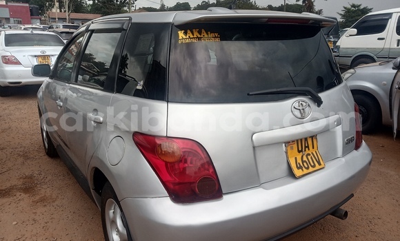 Gura Yakoze Toyota IST White Imodoka i Kampala mu Uganda Gura Yakoze Toyota IST White Imodoka i Kampala mu Uganda
