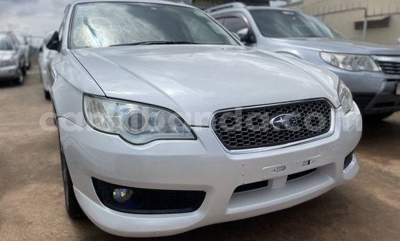 Acheter Occasion Voiture Subaru Legacy Blanc à Kampala, Ouganda Acheter Occasion Voiture Subaru Legacy Blanc à Kampala, Ouganda