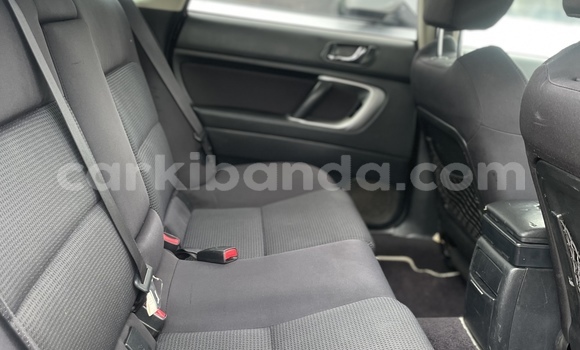 Acheter Occasion Voiture Subaru Legacy Blanc à Kampala, Ouganda Acheter Occasion Voiture Subaru Legacy Blanc à Kampala, Ouganda