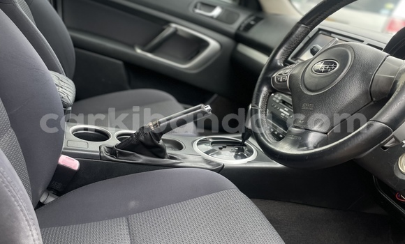 Acheter Occasion Voiture Subaru Legacy Blanc à Kampala, Ouganda Acheter Occasion Voiture Subaru Legacy Blanc à Kampala, Ouganda