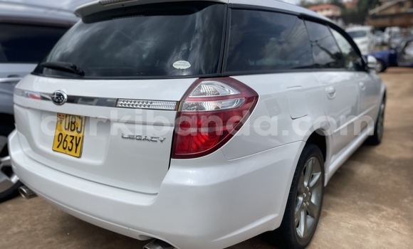 Acheter Occasion Voiture Subaru Legacy Blanc à Kampala, Ouganda Acheter Occasion Voiture Subaru Legacy Blanc à Kampala, Ouganda