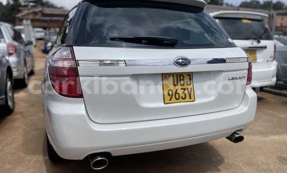 Acheter Occasion Voiture Subaru Legacy Blanc à Kampala, Ouganda Acheter Occasion Voiture Subaru Legacy Blanc à Kampala, Ouganda