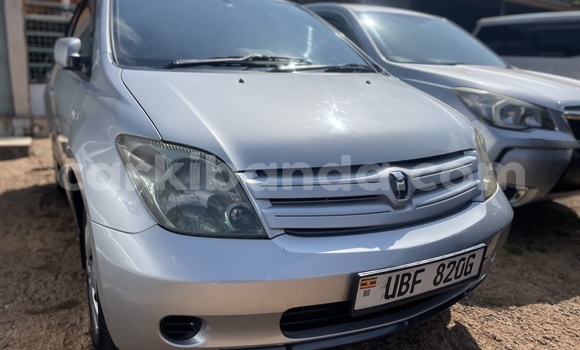 Acheter Occasion Voiture Toyota IST Gris à Kampala, Ouganda Acheter Occasion Voiture Toyota IST Gris à Kampala, Ouganda