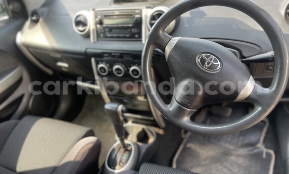 Acheter Occasion Voiture Toyota IST Gris à Kampala, Ouganda Acheter Occasion Voiture Toyota IST Gris à Kampala, Ouganda