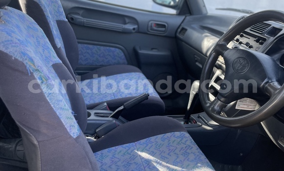 Acheter Occasion Voiture Toyota RAV4 Gris à Kampala, Ouganda Acheter Occasion Voiture Toyota RAV4 Gris à Kampala, Ouganda