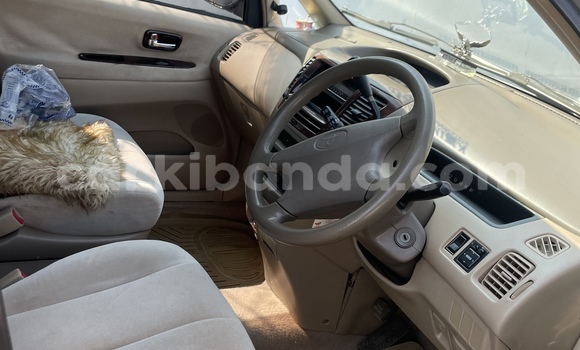 Acheter Occasion Voiture Toyota Nadia Gris à Kampala, Ouganda Acheter Occasion Voiture Toyota Nadia Gris à Kampala, Ouganda