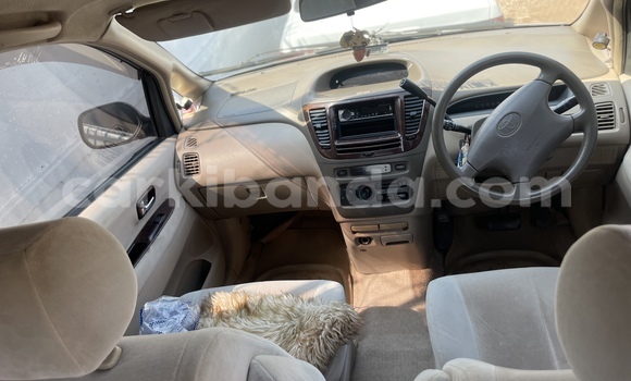 Acheter Occasion Voiture Toyota Nadia Gris à Kampala, Ouganda Acheter Occasion Voiture Toyota Nadia Gris à Kampala, Ouganda