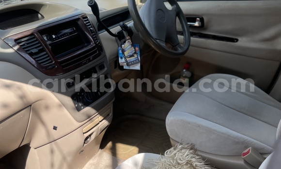 Acheter Occasion Voiture Toyota Nadia Gris à Kampala, Ouganda Acheter Occasion Voiture Toyota Nadia Gris à Kampala, Ouganda