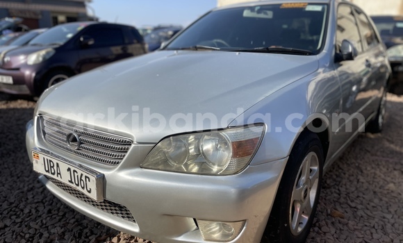 Acheter Occasion Voiture Toyota Altezza Gris à Kampala, Ouganda Acheter Occasion Voiture Toyota Altezza Gris à Kampala, Ouganda