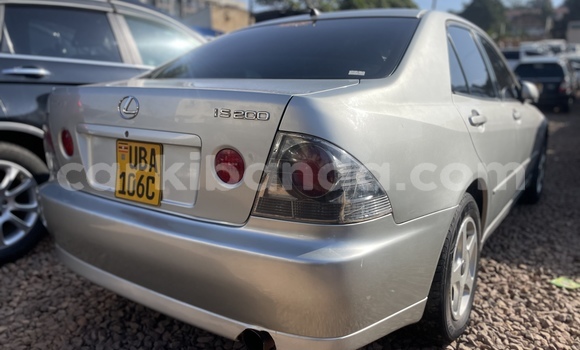 Acheter Occasion Voiture Toyota Altezza Gris à Kampala, Ouganda Acheter Occasion Voiture Toyota Altezza Gris à Kampala, Ouganda