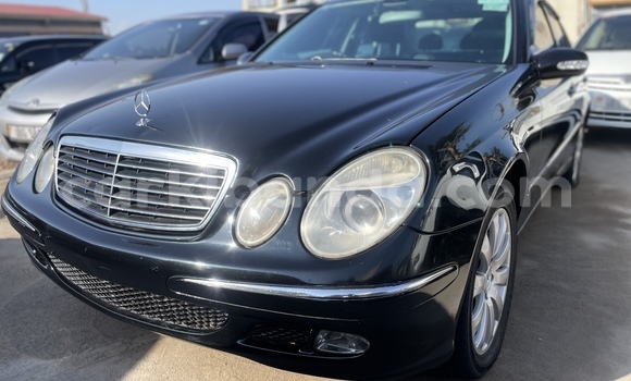 Acheter Occasion Voiture Mercedes-Benz E-Classe Noir à Kampala, Ouganda Acheter Occasion Voiture Mercedes-Benz E-Classe Noir à Kampala, Ouganda