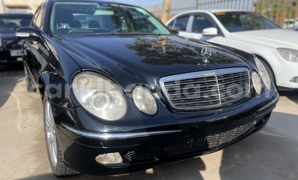 Acheter Occasion Voiture Mercedes-Benz E-Classe Noir à Kampala, Ouganda Acheter Occasion Voiture Mercedes-Benz E-Classe Noir à Kampala, Ouganda