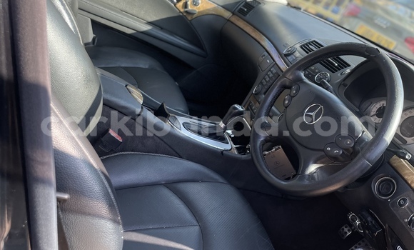 Acheter Occasion Voiture Mercedes-Benz E-Classe Noir à Kampala, Ouganda Acheter Occasion Voiture Mercedes-Benz E-Classe Noir à Kampala, Ouganda