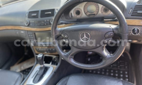 Acheter Occasion Voiture Mercedes-Benz E-Classe Noir à Kampala, Ouganda Acheter Occasion Voiture Mercedes-Benz E-Classe Noir à Kampala, Ouganda