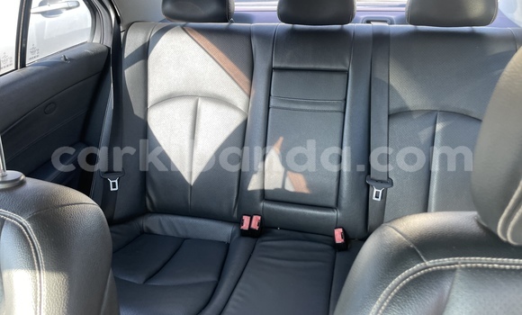 Acheter Occasion Voiture Mercedes-Benz E-Classe Noir à Kampala, Ouganda Acheter Occasion Voiture Mercedes-Benz E-Classe Noir à Kampala, Ouganda