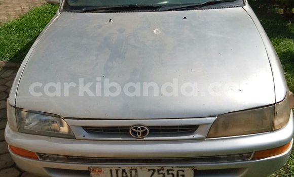Nunua Ilio tumika Toyota Corolla Fedha Gari ndani ya Mukono nchini Uganda