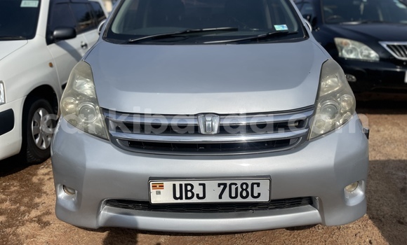 Acheter Occasion Voiture Toyota ISis Gris à Kampala, Ouganda