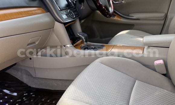 Acheter Occasion Voiture Toyota Premio Blanc à Kampala, Ouganda Acheter Occasion Voiture Toyota Premio Blanc à Kampala, Ouganda