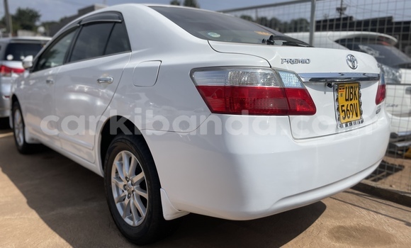 Acheter Occasion Voiture Toyota Premio Blanc à Kampala, Ouganda Acheter Occasion Voiture Toyota Premio Blanc à Kampala, Ouganda