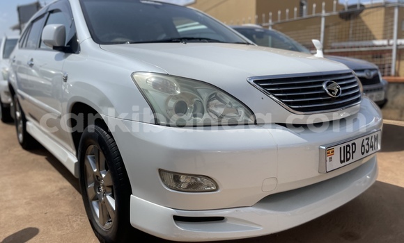 Acheter Occasion Voiture Toyota Harrier Blanc à Kampala, Ouganda Acheter Occasion Voiture Toyota Harrier Blanc à Kampala, Ouganda